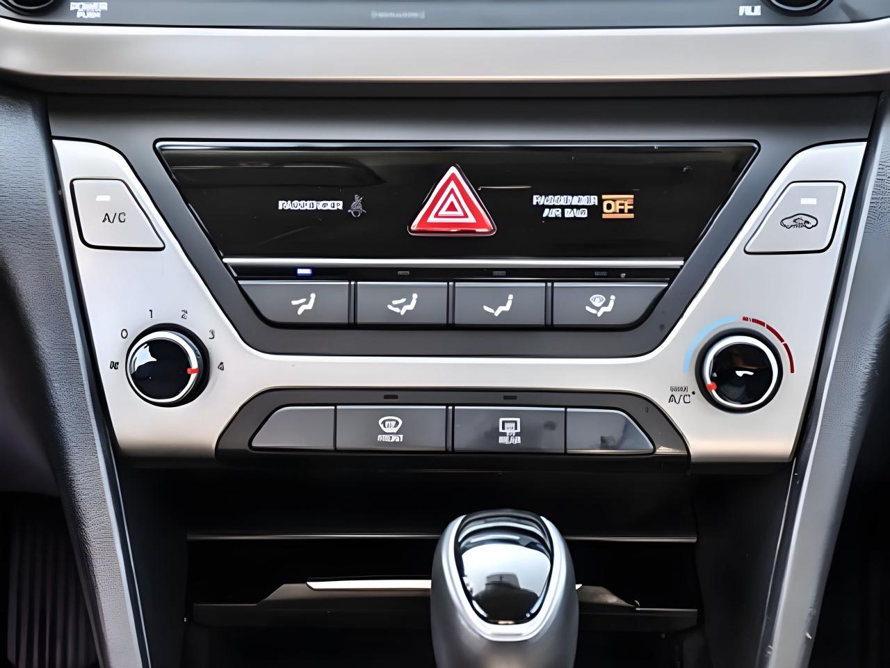 2018 Hyundai Elantra MINT CONDITION! LIKE NEW!  WE FINANCE ALL CREDIT Photo