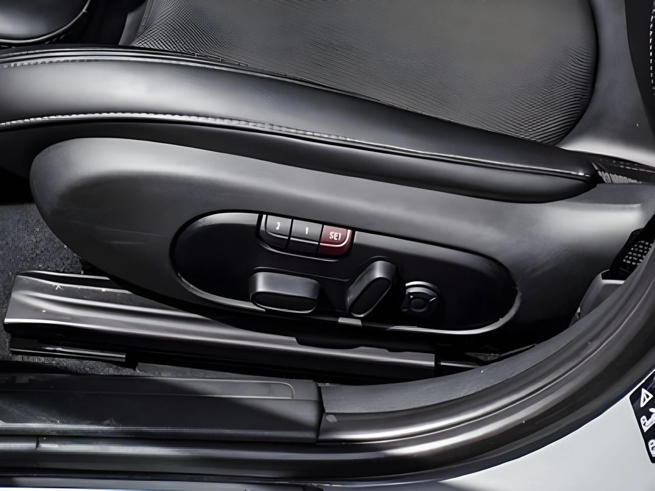 2017 MINI Cooper Clubman HB S ALL4 NAV LEATHER PANO ROOF MINT! WE FINANCE Photo