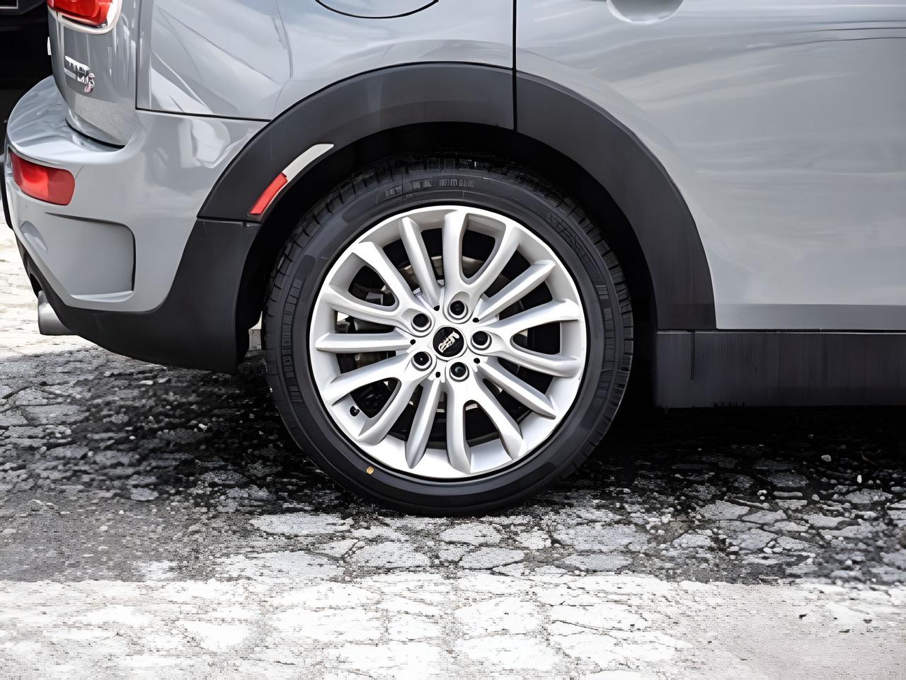 2017 MINI Cooper Clubman HB S ALL4 NAV LEATHER PANO ROOF MINT! WE FINANCE Photo