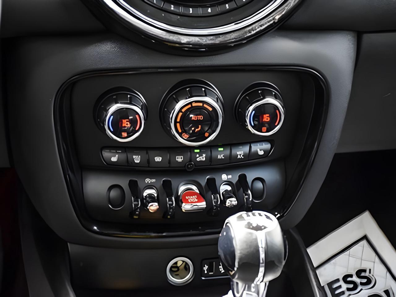 2017 MINI Cooper Clubman HB S ALL4 NAV LEATHER PANO ROOF MINT! WE FINANCE Photo