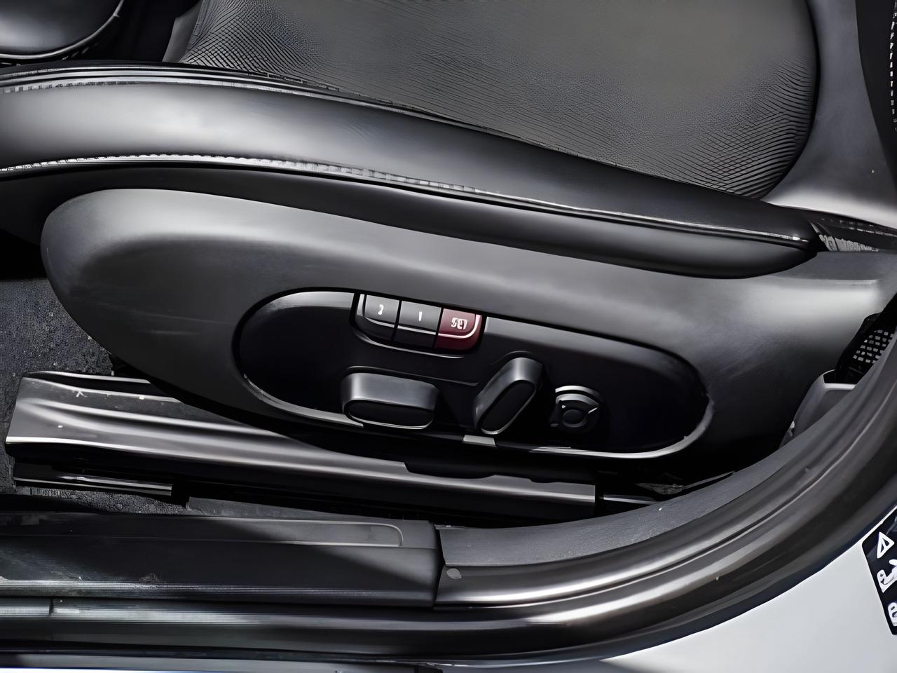 2017 MINI Cooper Clubman HB S ALL4 NAV LEATHER PANO ROOF MINT! WE FINANCE Photo