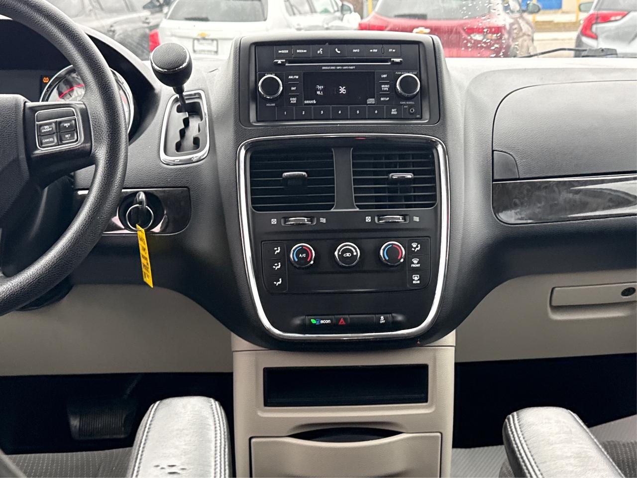 2018 Dodge Grand Caravan 7 PASS CLEAN CERTIFIED WE FINANCE ALL CREDIT! Photo