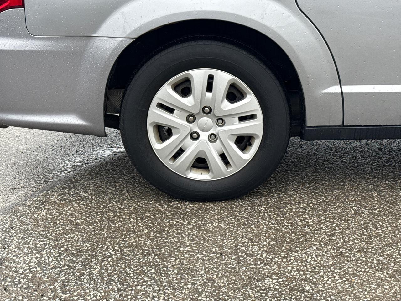 2018 Dodge Grand Caravan 7 PASS CLEAN CERTIFIED WE FINANCE ALL CREDIT! Photo