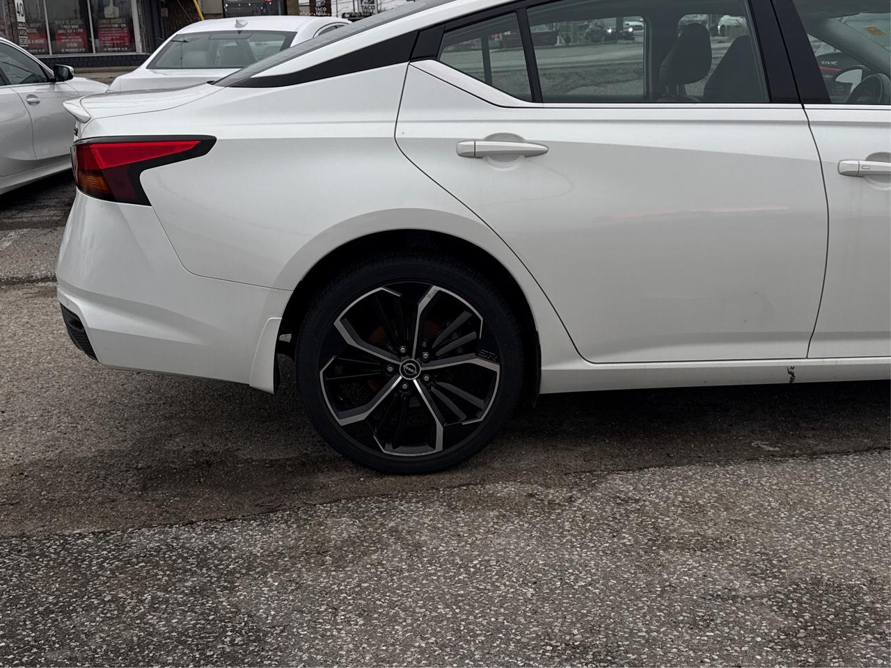 2023 Nissan Altima AWD HEATED & POWER SEATS WE FINANCE ALL CREDIT! Photo