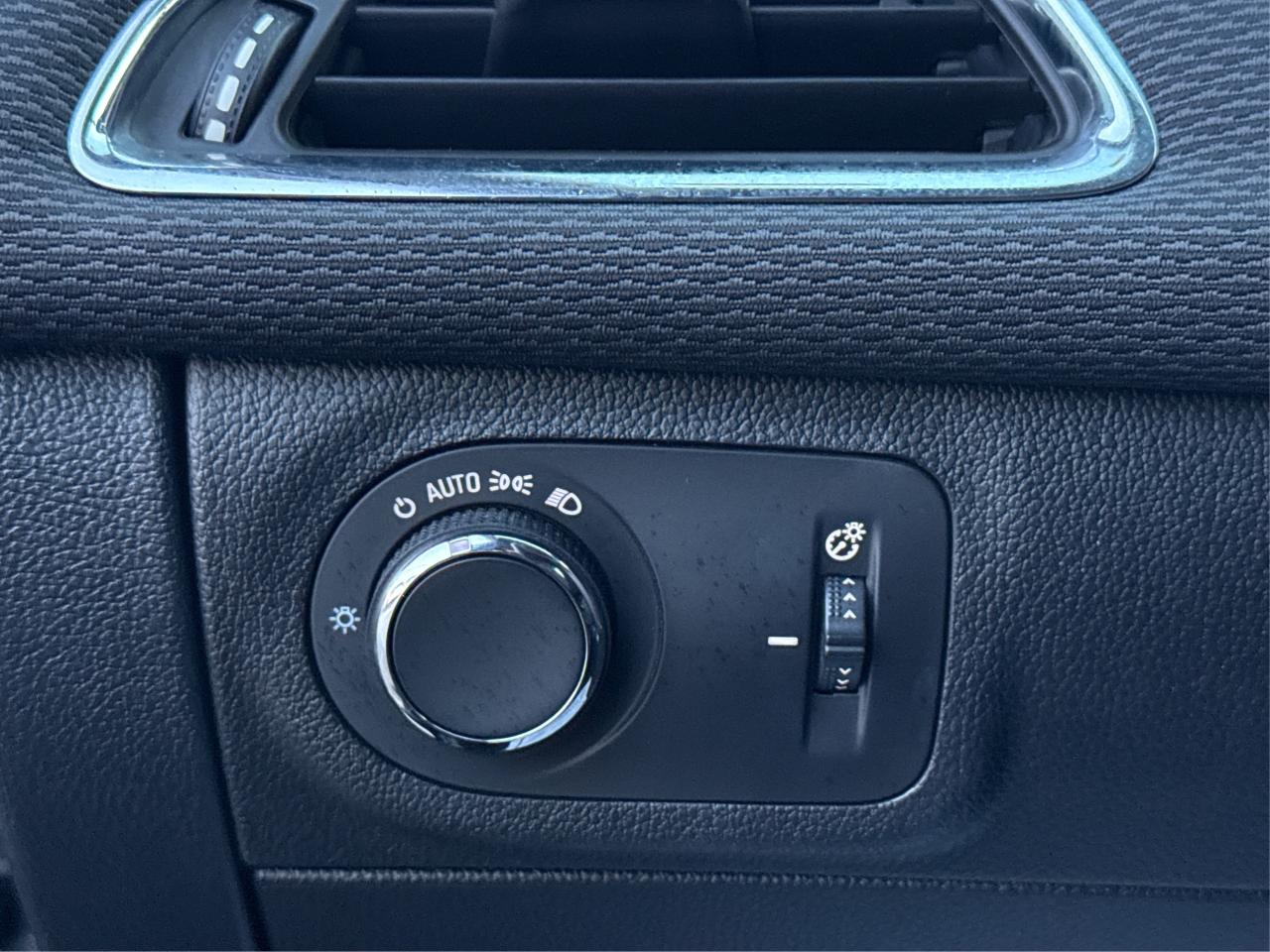 2019 Chevrolet Cruze CLEAN! HEATED SEATS!  WE FINANCE ALL CREDIT! Photo