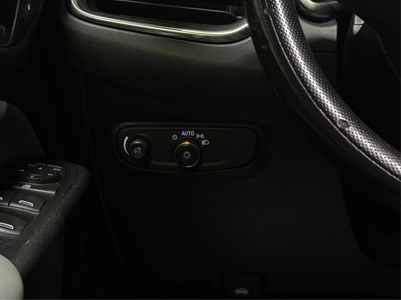 2020 Chevrolet Equinox LS MINT CONDITION POWER SEATS WE FINANCE ALL CREDT Photo