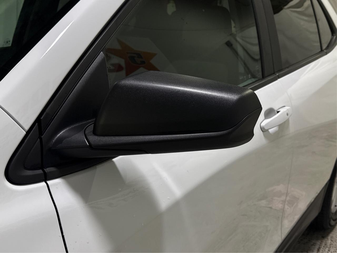 2020 Chevrolet Equinox LS MINT CONDITION POWER SEATS WE FINANCE ALL CREDT Photo