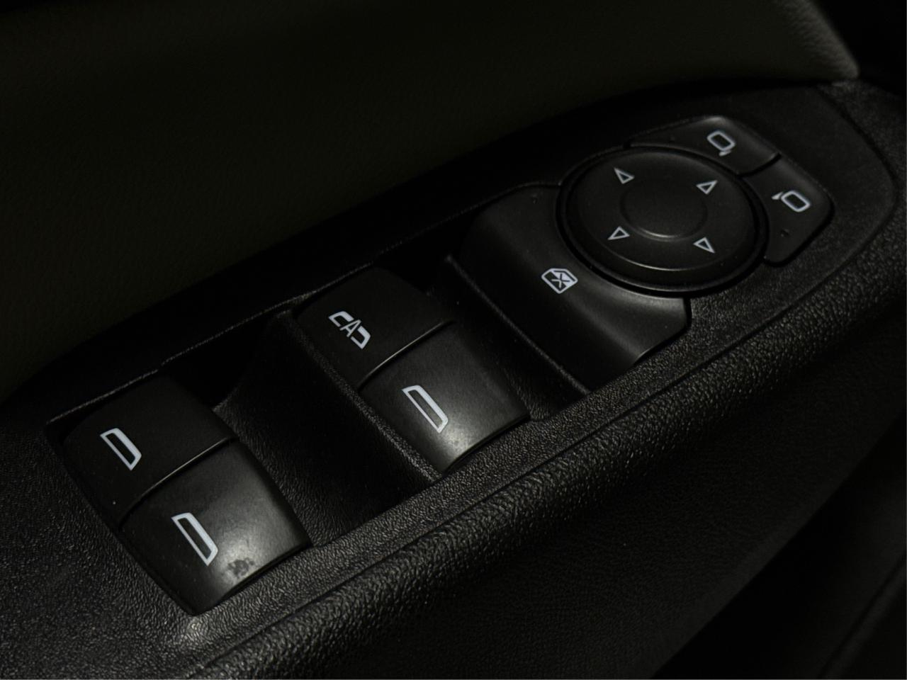 2020 Chevrolet Equinox LS MINT CONDITION POWER SEATS WE FINANCE ALL CREDT Photo