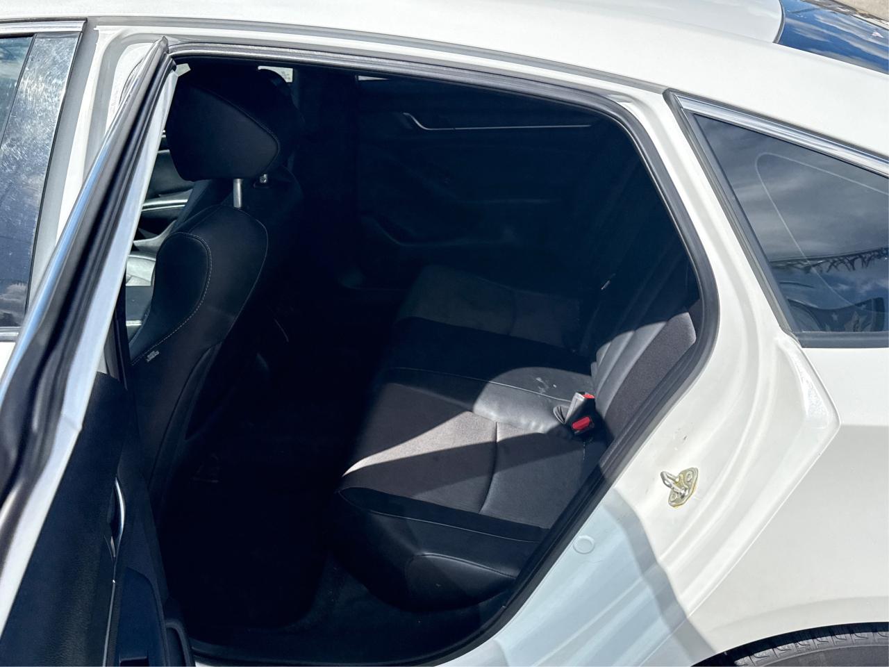 2018 Honda Accord Sedan LEATHER SUNROOF HEATED SEATS WE FINANCE ALL CREDIT Photo