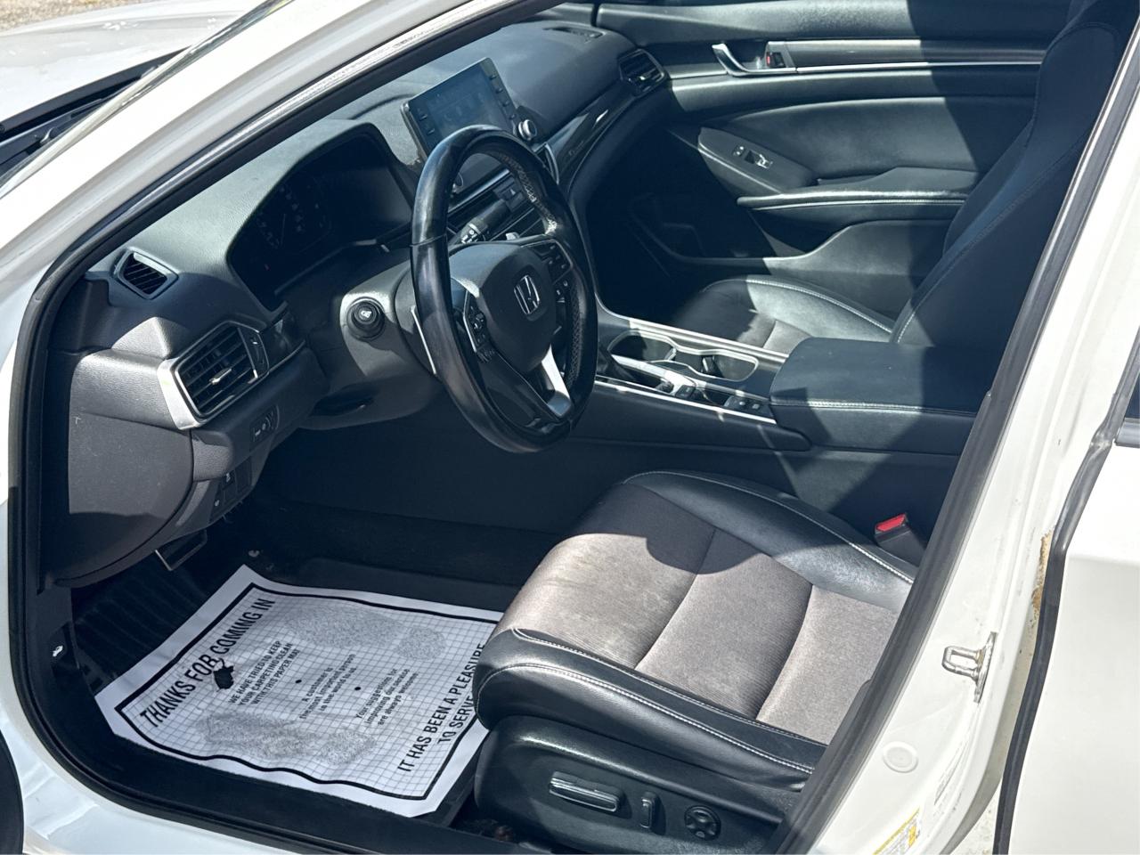 2018 Honda Accord Sedan LEATHER SUNROOF HEATED SEATS WE FINANCE ALL CREDIT Photo