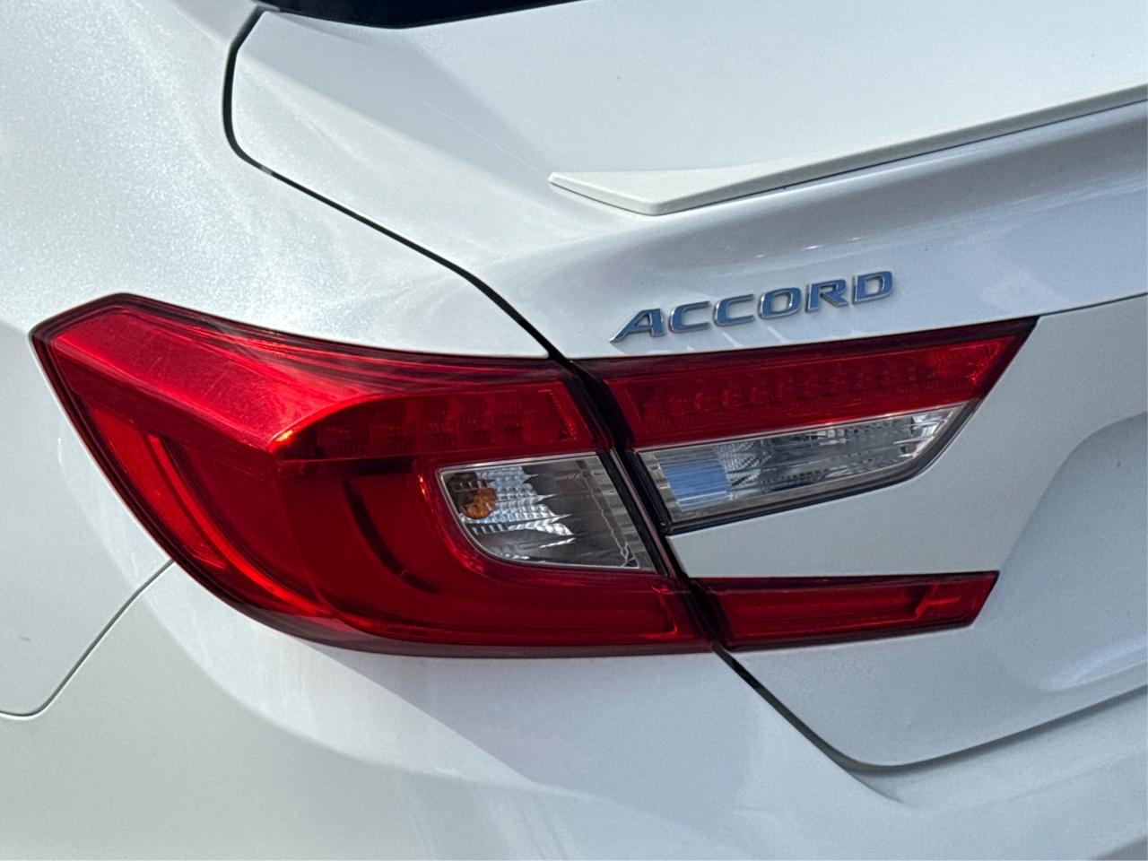 2018 Honda Accord Sedan LEATHER SUNROOF HEATED SEATS WE FINANCE ALL CREDIT Photo