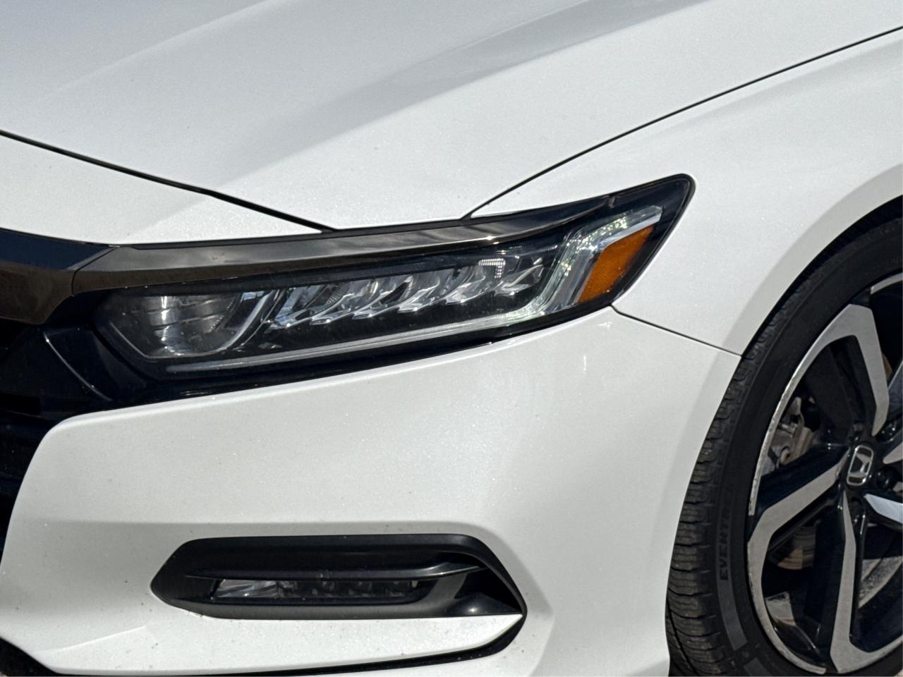 2018 Honda Accord Sedan LEATHER SUNROOF HEATED SEATS WE FINANCE ALL CREDIT Photo