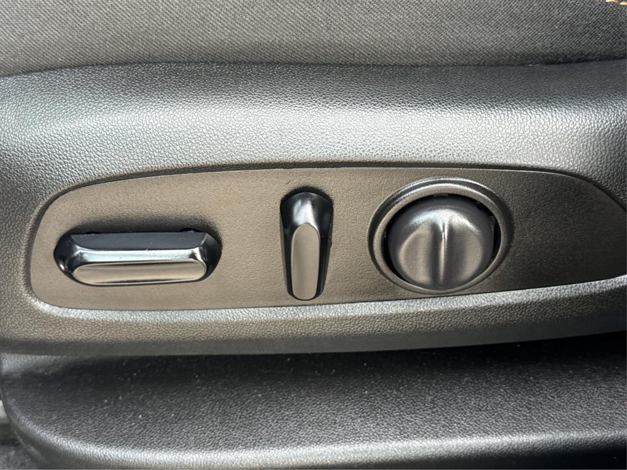 2019 Chevrolet Equinox NAV HEATED SEATS REAR CAM WE FINANCE ALL CREDIT! Photo