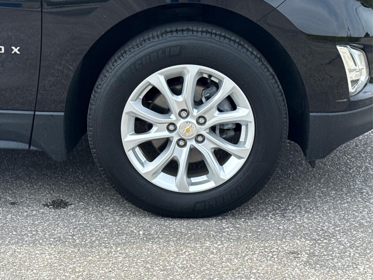 2019 Chevrolet Equinox NAV HEATED SEATS REAR CAM WE FINANCE ALL CREDIT! Photo