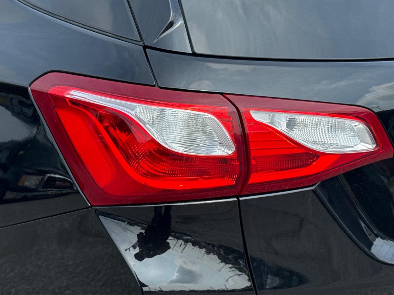 2019 Chevrolet Equinox NAV HEATED SEATS REAR CAM WE FINANCE ALL CREDIT! Photo