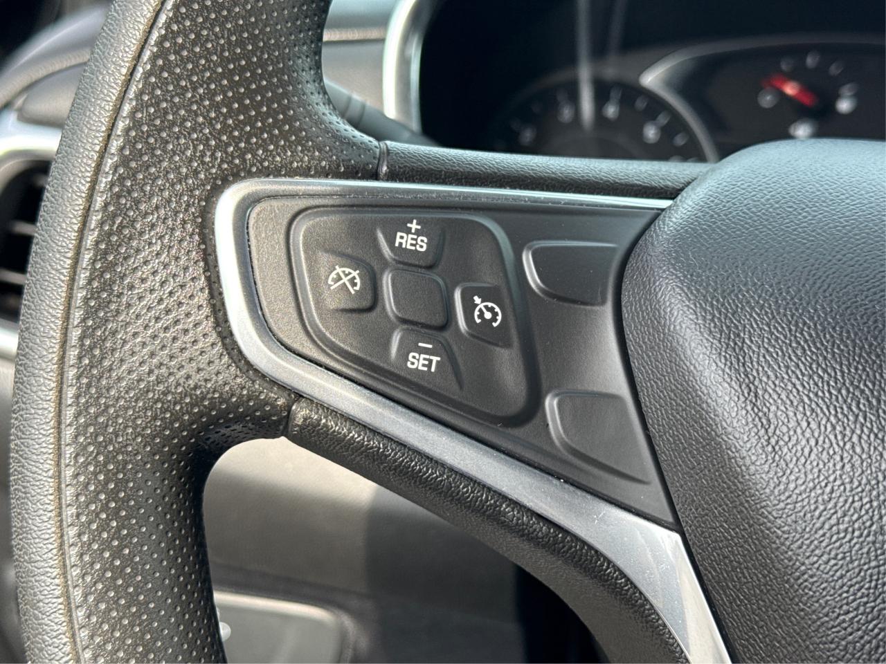 2019 Chevrolet Equinox NAV HEATED SEATS REAR CAM WE FINANCE ALL CREDIT! Photo