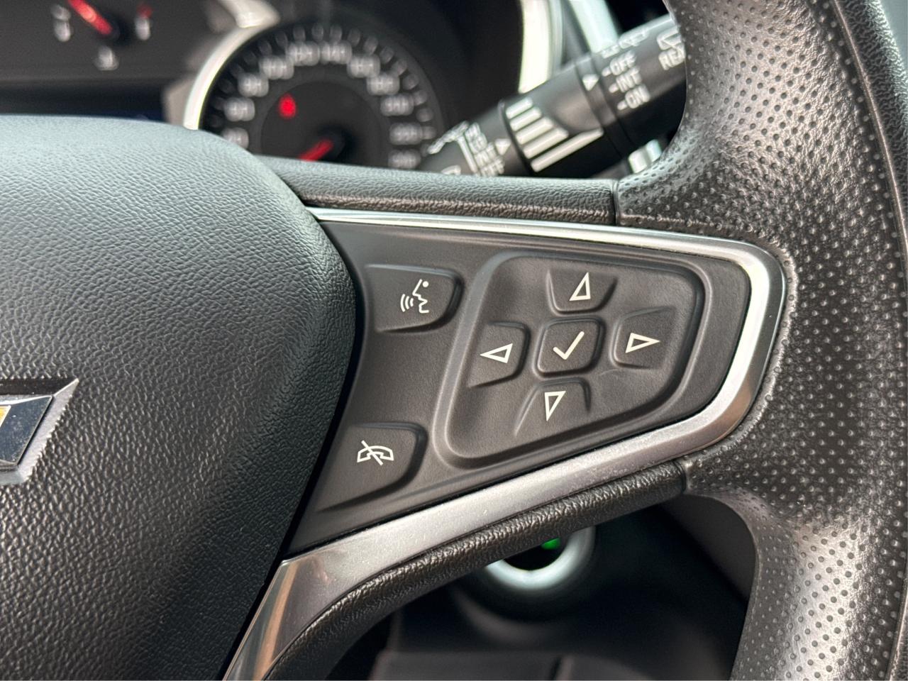 2019 Chevrolet Equinox NAV HEATED SEATS REAR CAM WE FINANCE ALL CREDIT! Photo