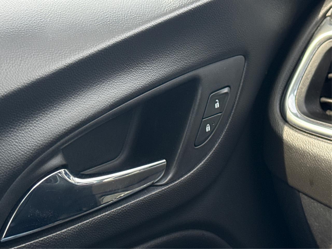 2019 Chevrolet Equinox NAV HEATED SEATS REAR CAM WE FINANCE ALL CREDIT! Photo