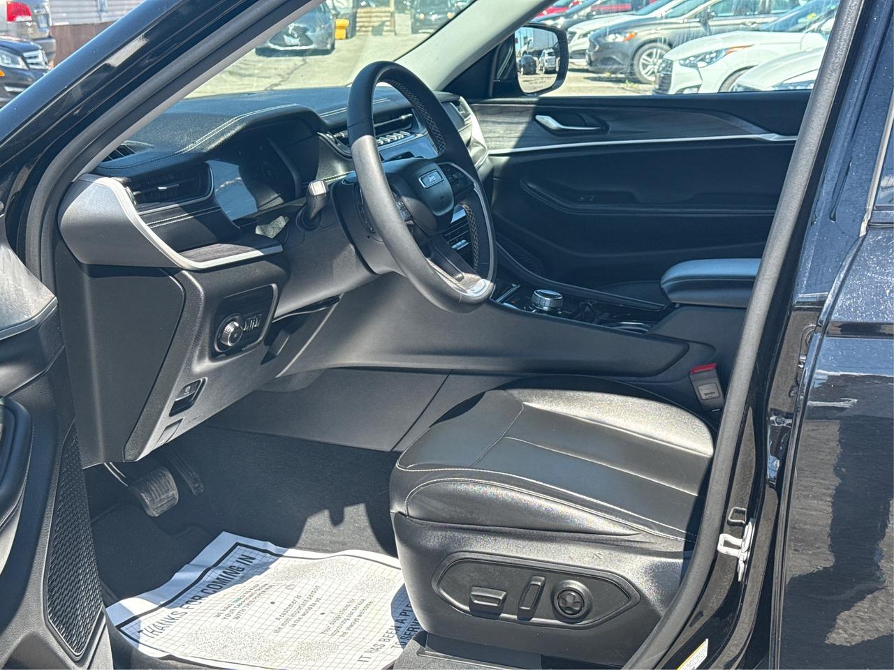 2023 Jeep Grand Cherokee NAV LEATHER HEATED SEATS! WE FINANCE ALL CREDIT! Photo