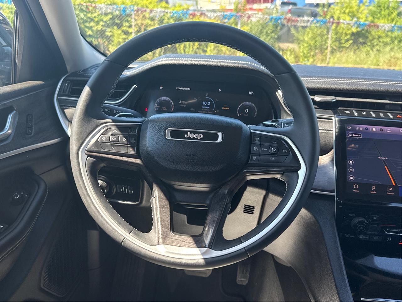 2023 Jeep Grand Cherokee NAV LEATHER HEATED SEATS! WE FINANCE ALL CREDIT! Photo