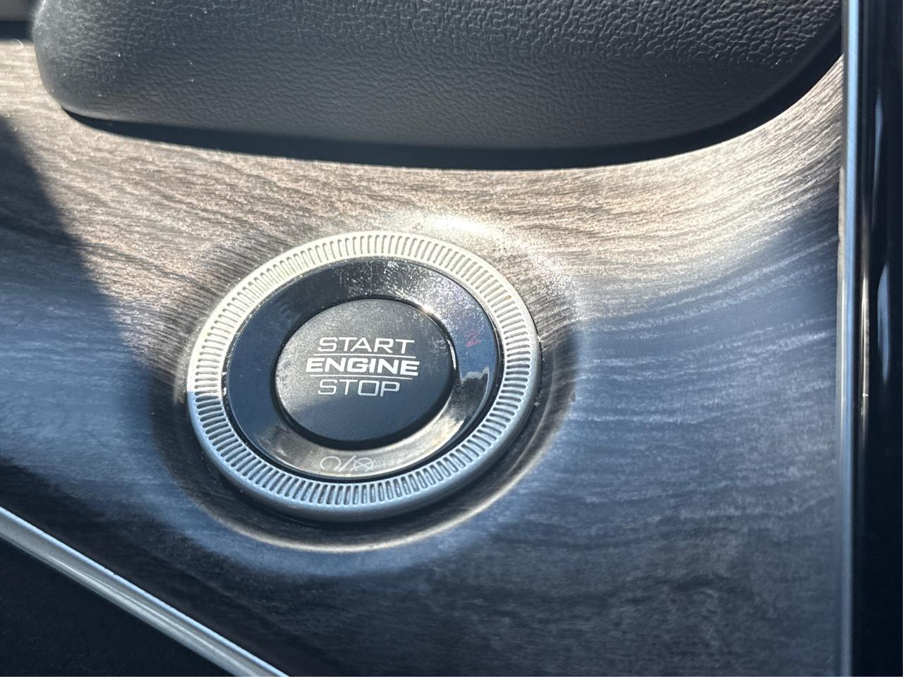 2023 Jeep Grand Cherokee NAV LEATHER HEATED SEATS! WE FINANCE ALL CREDIT! Photo