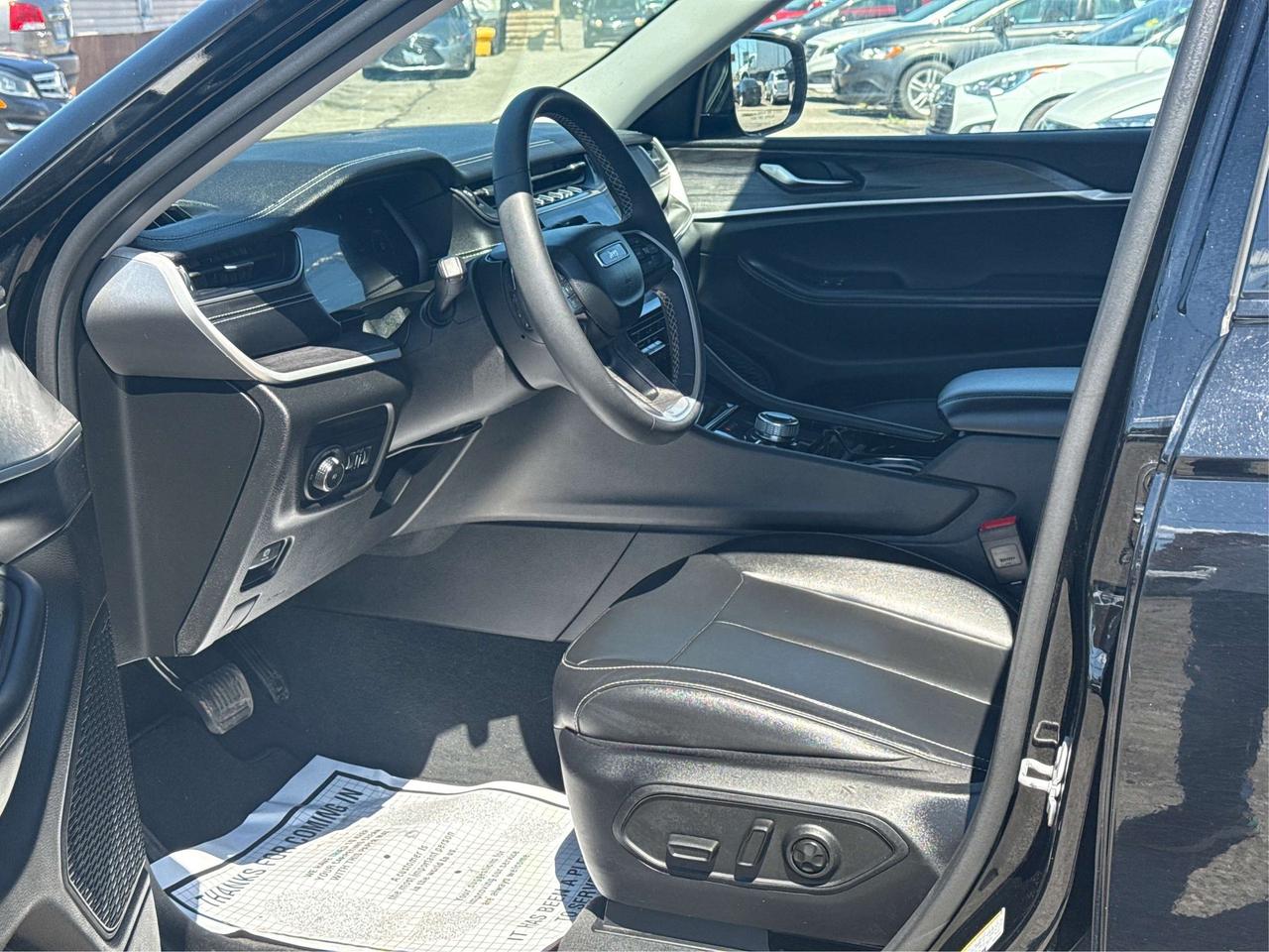 2023 Jeep Grand Cherokee NAV LEATHER HEATED SEATS! WE FINANCE ALL CREDIT! Photo