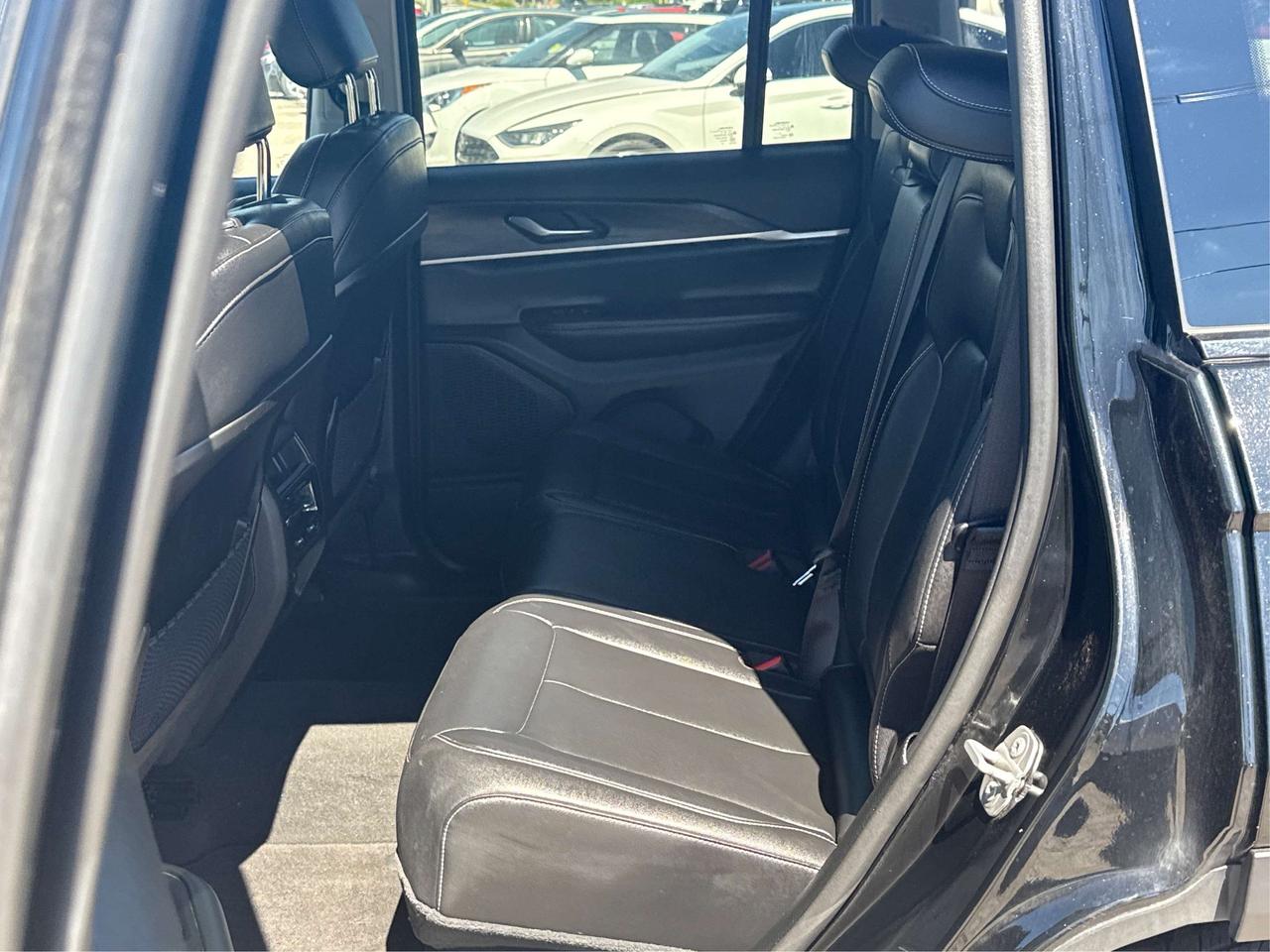 2023 Jeep Grand Cherokee NAV LEATHER HEATED SEATS! WE FINANCE ALL CREDIT! Photo