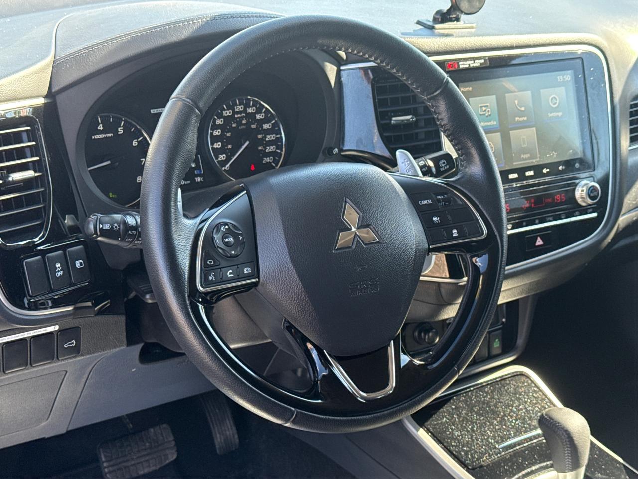 2020 Mitsubishi Outlander AWD CRUISE SUNROOF WE FINANCE ALL CREDIT! Photo