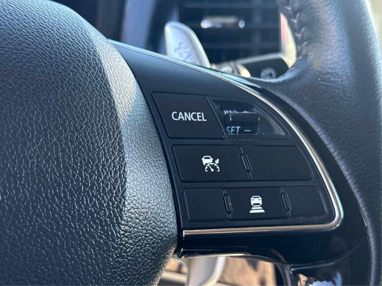 2020 Mitsubishi Outlander AWD CRUISE SUNROOF WE FINANCE ALL CREDIT! Photo