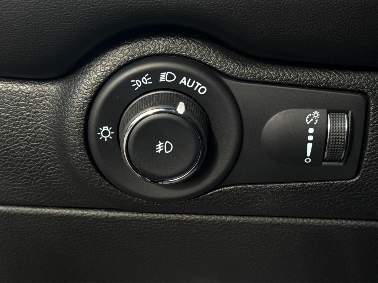 2022 Dodge Durango 6 PASS NAV LEATHER SUNROOF WE FINANCE ALL CREDIT! Photo