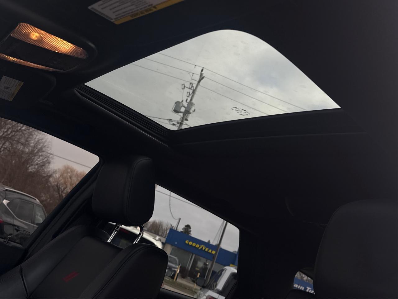 2022 Dodge Durango 6 PASS NAV LEATHER SUNROOF WE FINANCE ALL CREDIT! Photo