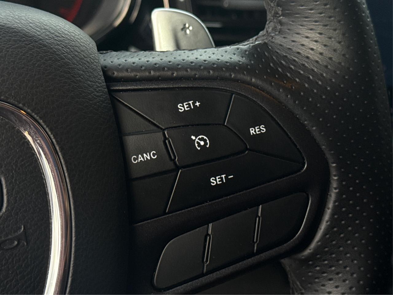 2022 Dodge Durango 6 PASS NAV LEATHER SUNROOF WE FINANCE ALL CREDIT! Photo