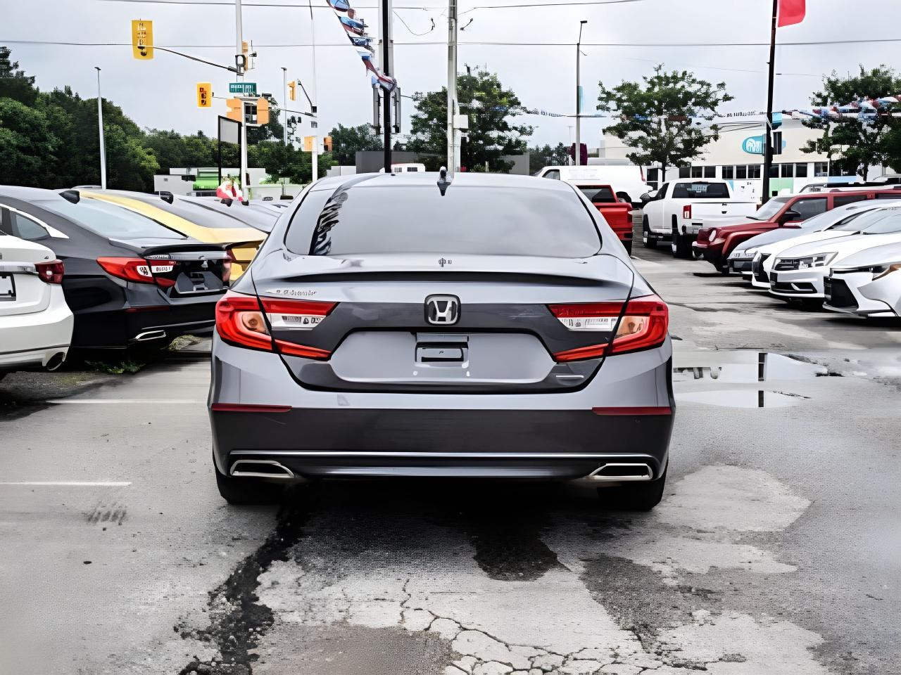2018 Honda Accord Sedan Touring NAV LEATHER ROOF MINT WE FINANCE ALL CREDT Photo2