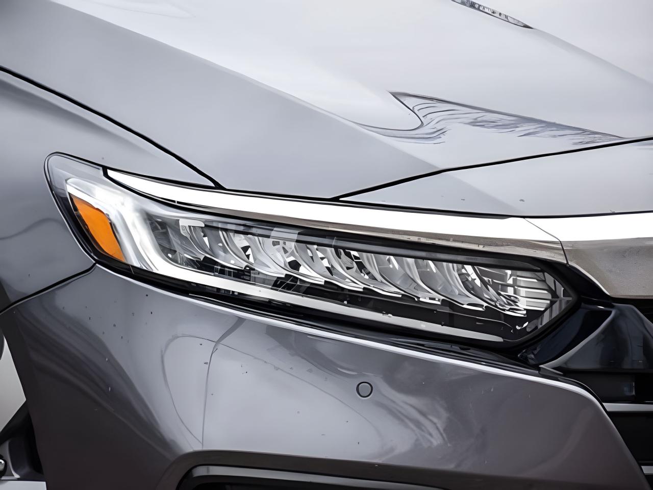 2018 Honda Accord Sedan Touring NAV LEATHER ROOF MINT WE FINANCE ALL CREDT Photo