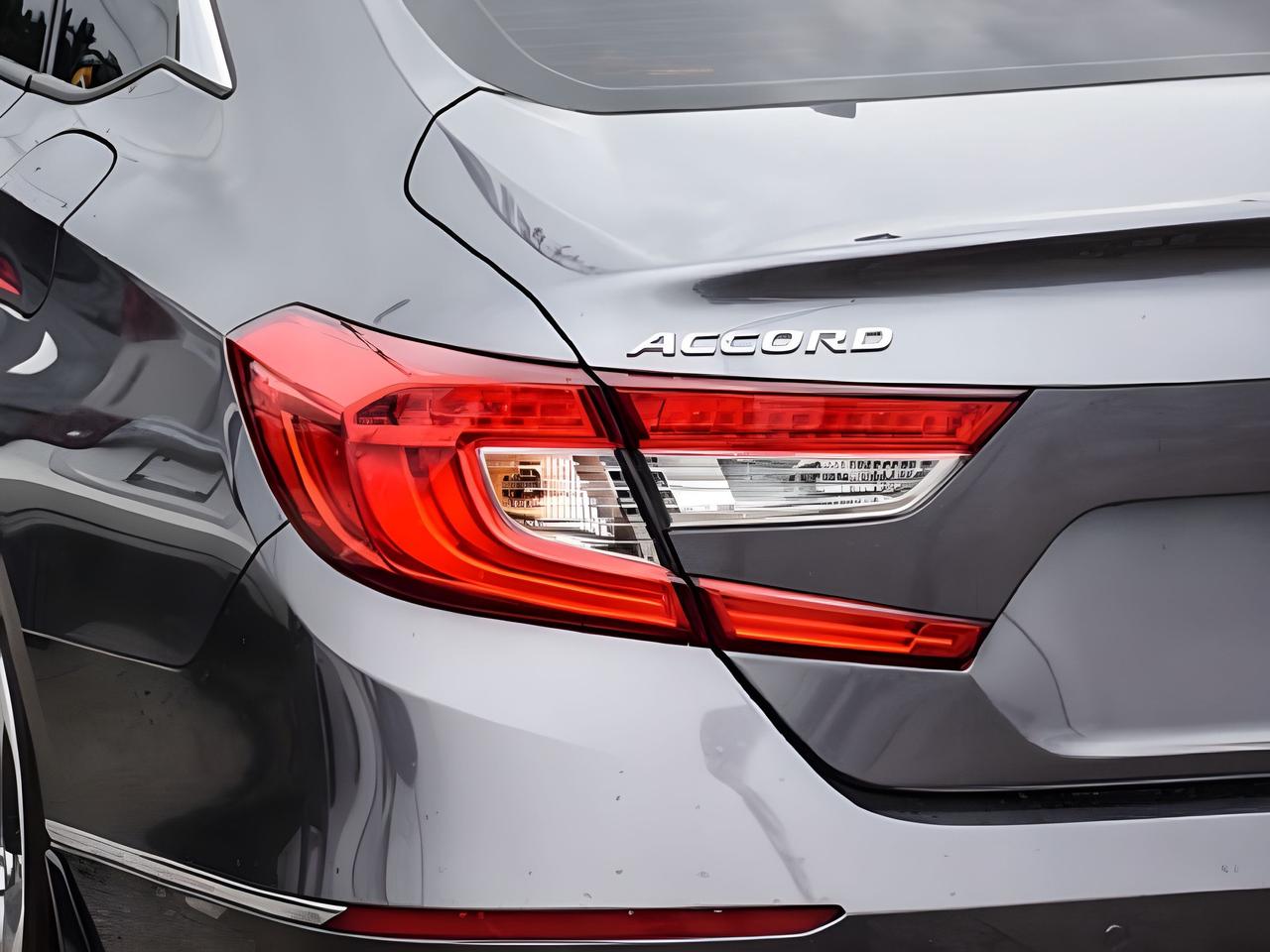 2018 Honda Accord Sedan Touring NAV LEATHER ROOF MINT WE FINANCE ALL CREDT Photo