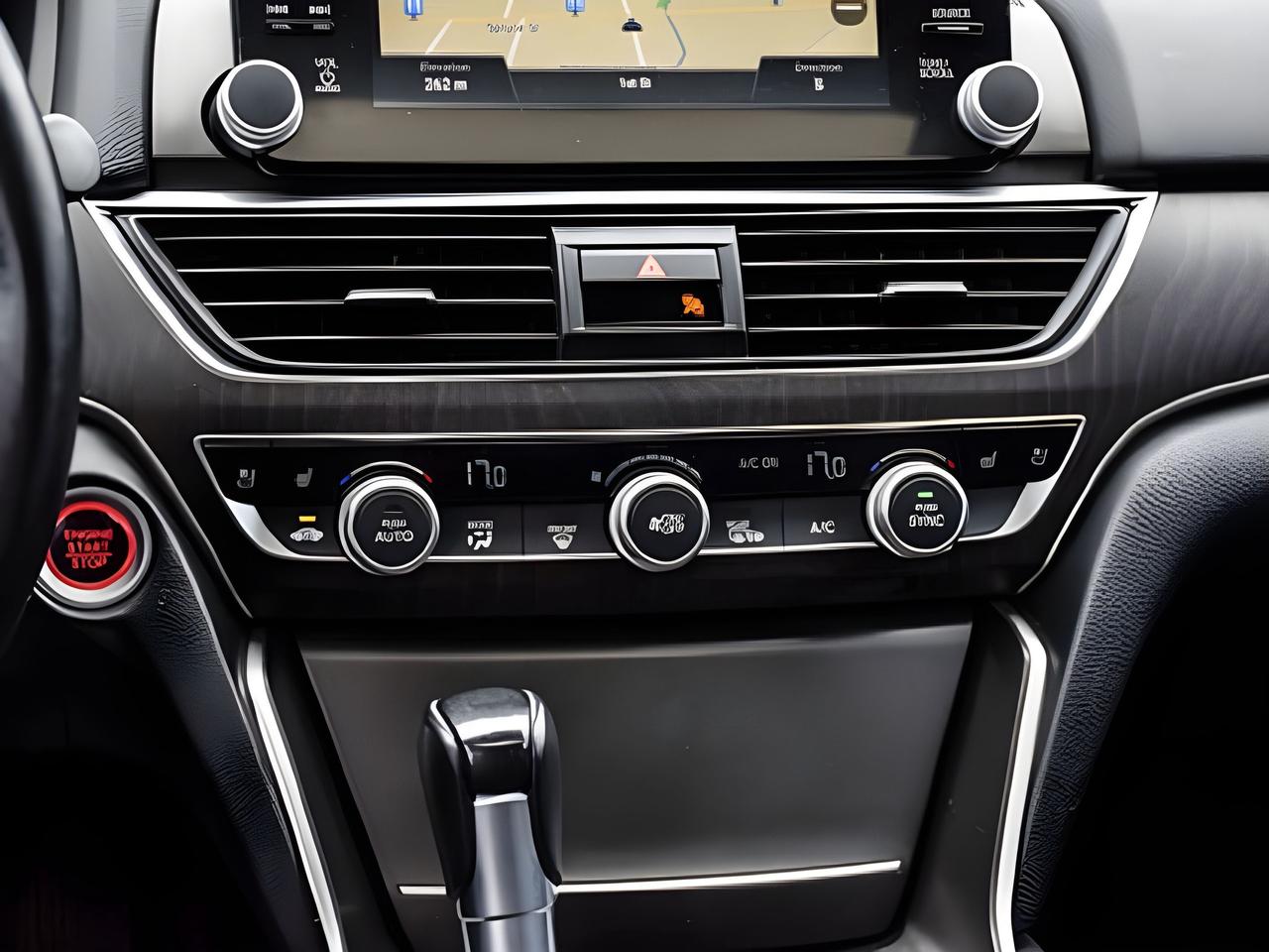 2018 Honda Accord Sedan Touring NAV LEATHER ROOF MINT WE FINANCE ALL CREDT Photo