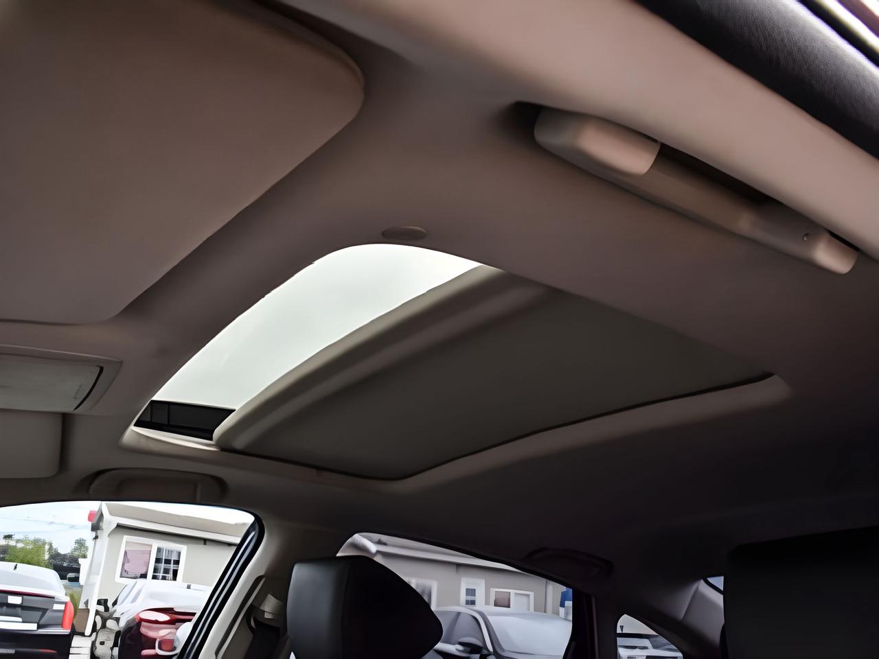 2018 Honda Accord Sedan Touring NAV LEATHER ROOF MINT WE FINANCE ALL CREDT Photo