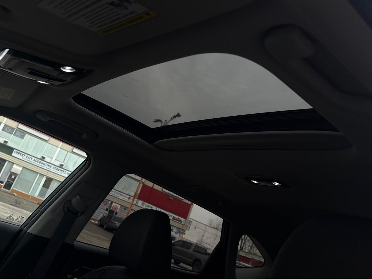 2024 Kia Seltos AWD SUNROOF HEATED SEATS! WE FINANCE ALL CREDIT Photo