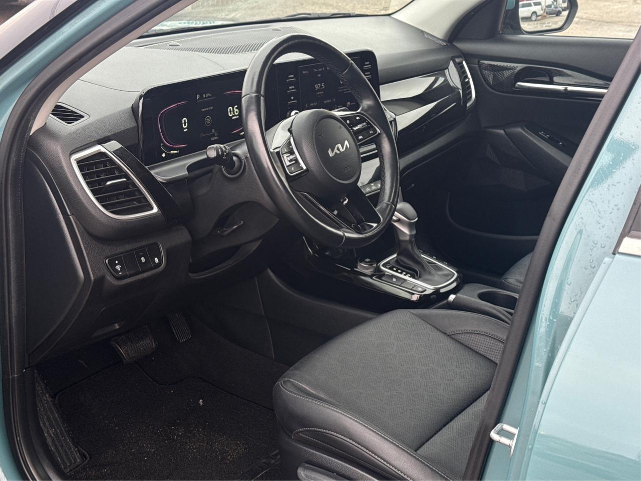 2024 Kia Seltos AWD SUNROOF HEATED SEATS! WE FINANCE ALL CREDIT Photo