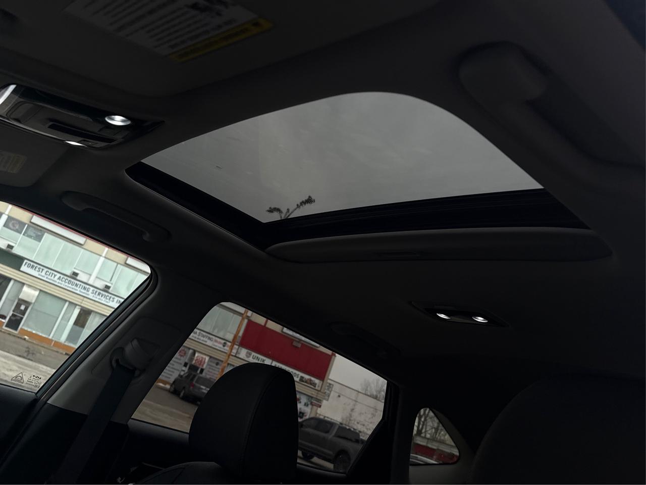 2024 Kia Seltos AWD SUNROOF HEATED SEATS! WE FINANCE ALL CREDIT Photo