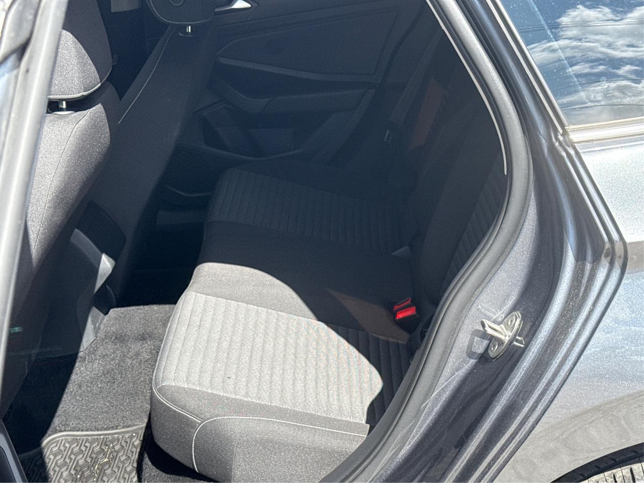 2022 Volkswagen Jetta Trendline HEATED SEATS MINT WE FINANCE ALL CREDIT! Photo