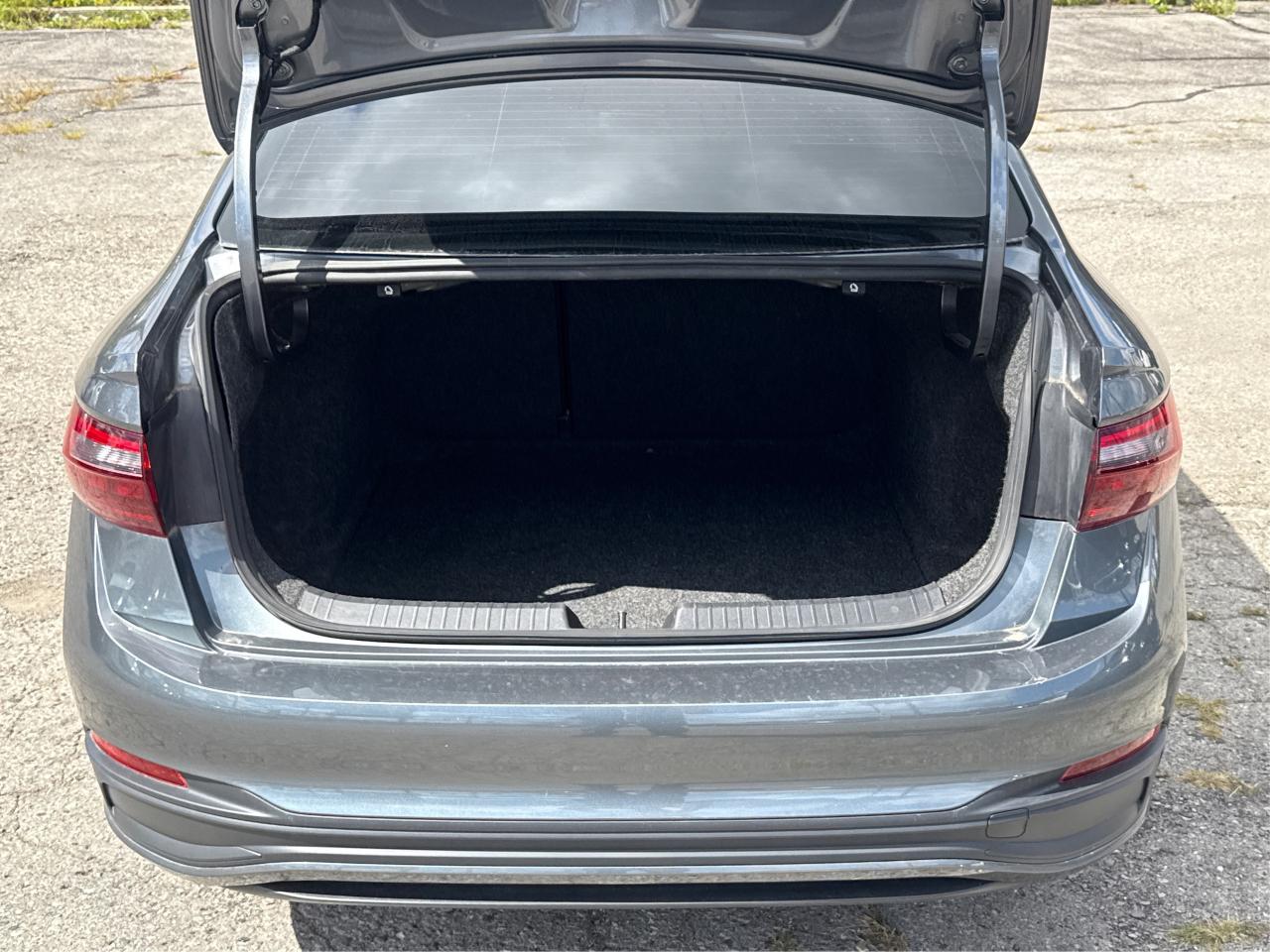 2022 Volkswagen Jetta Trendline HEATED SEATS MINT WE FINANCE ALL CREDIT! Photo