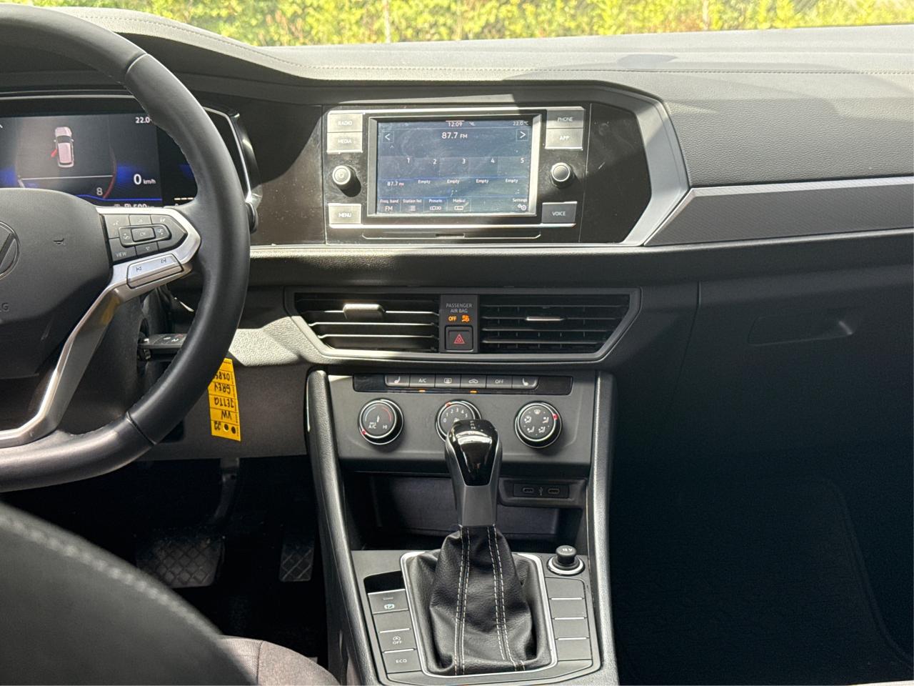 2022 Volkswagen Jetta Trendline HEATED SEATS MINT WE FINANCE ALL CREDIT! Photo