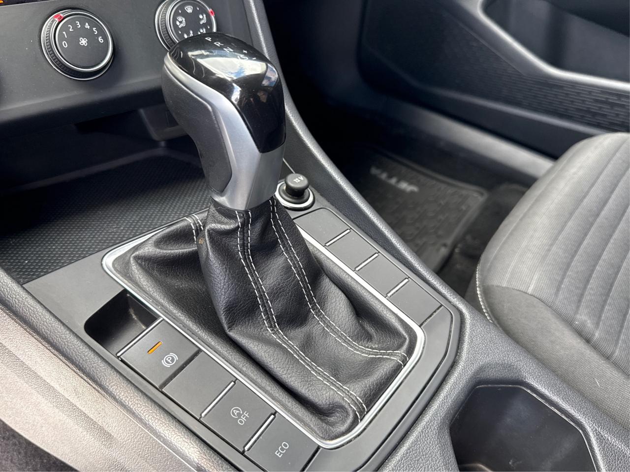 2022 Volkswagen Jetta Trendline HEATED SEATS MINT WE FINANCE ALL CREDIT! Photo