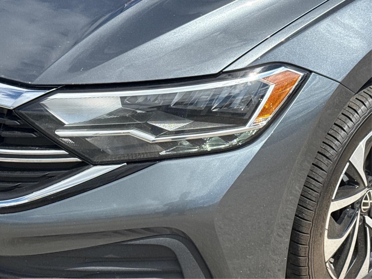 2022 Volkswagen Jetta Trendline HEATED SEATS MINT WE FINANCE ALL CREDIT! Photo