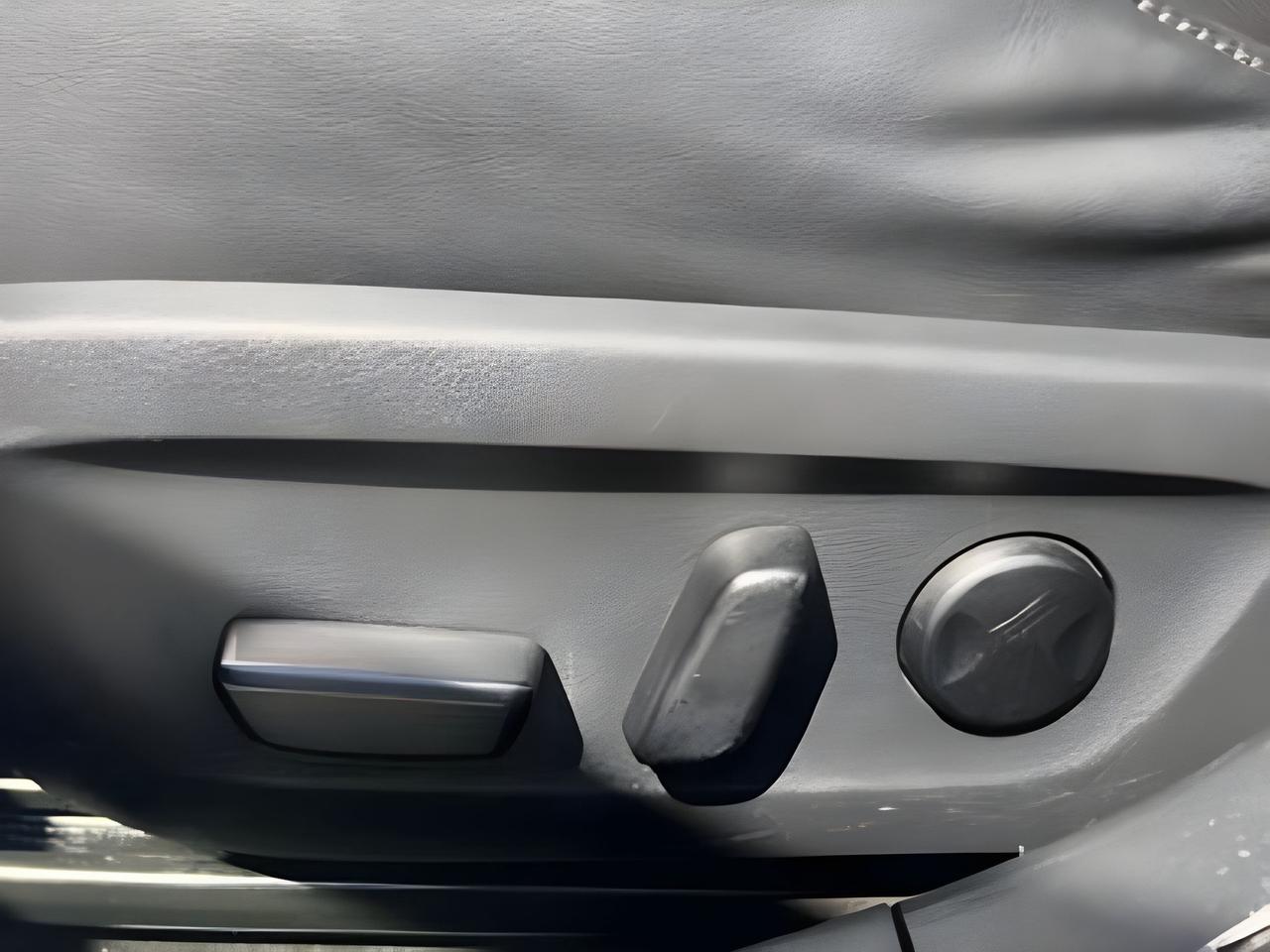 2020 Mazda Mazda3 Sport GT NAV LEATHER ROOF LOADED! WE FINANCE ALL CREDIT Photo