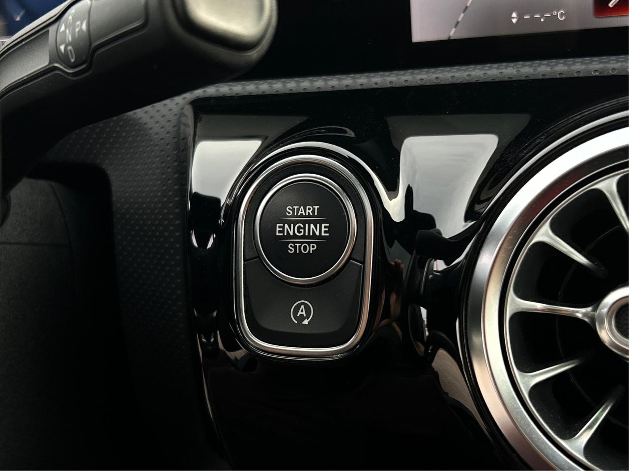 2020 Mercedes-Benz A-Class A 250 4MATIC Hatch NAV LEATHER MINT WE FINANCE Photo