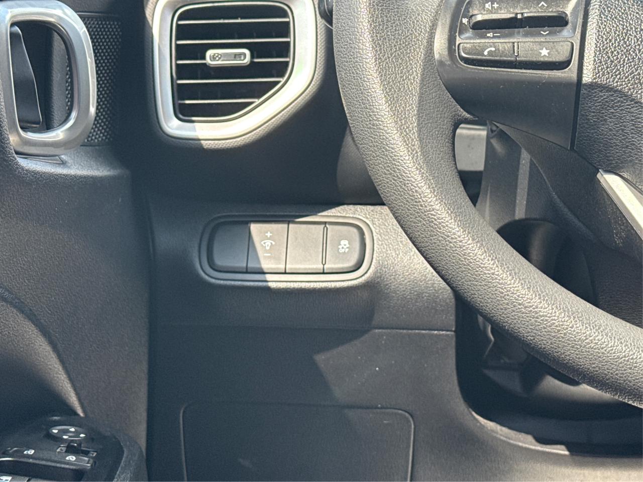 2023 Hyundai Venue Essential CRUISE HEATED SEATS WE FINANCE ALL CREDT Photo