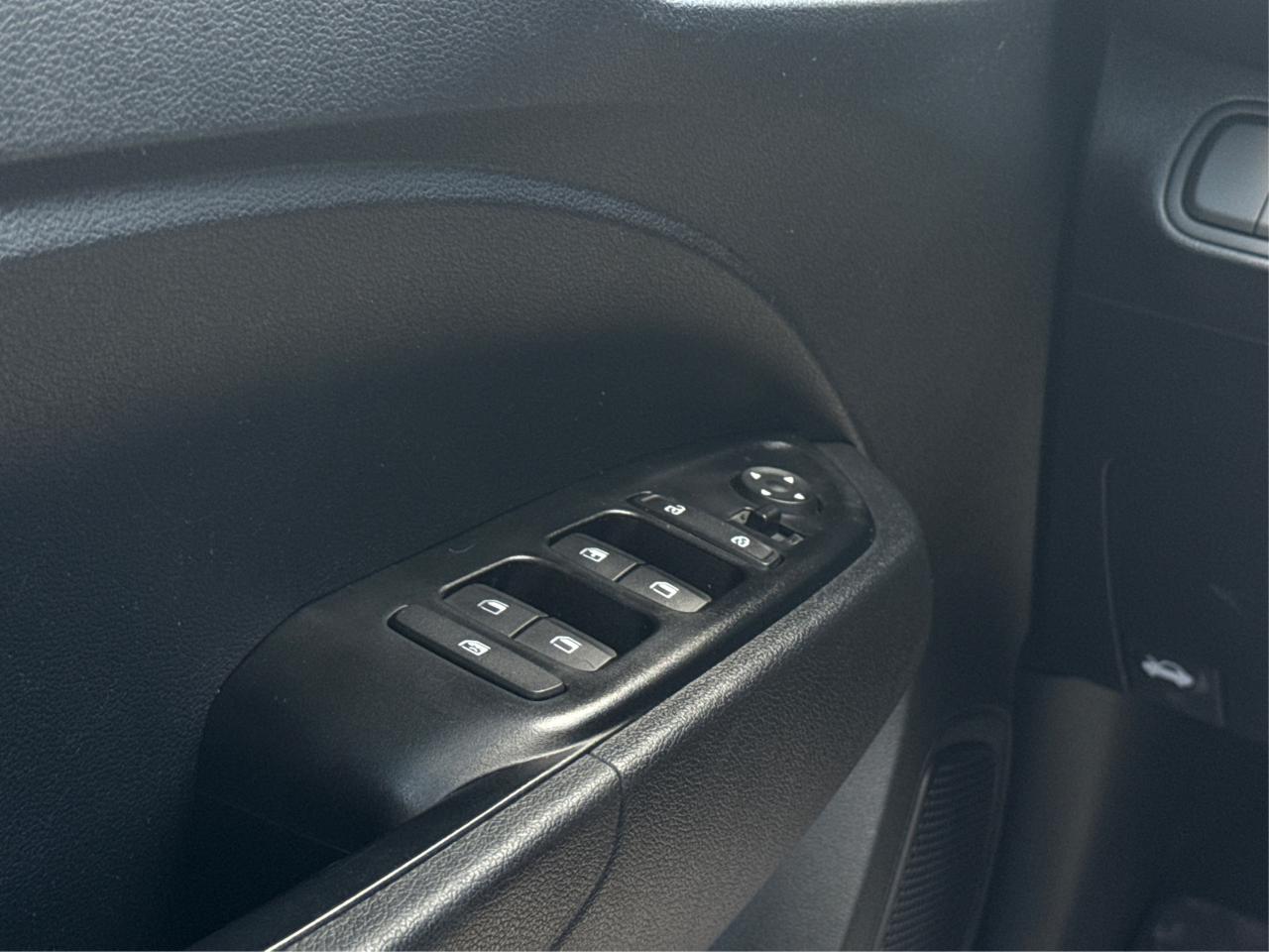 2023 Hyundai Venue Essential CRUISE HEATED SEATS WE FINANCE ALL CREDT Photo