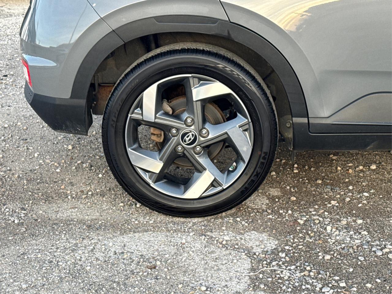 2022 Hyundai Venue NAV LEATHER SUNROOF LOADED! WE FINANCE ALL CREDIT Photo